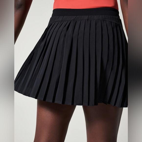 SPANX: THE GET MOVING PLEATED SKORT, 14" - VERY BLACK - Picture 5 of 15
